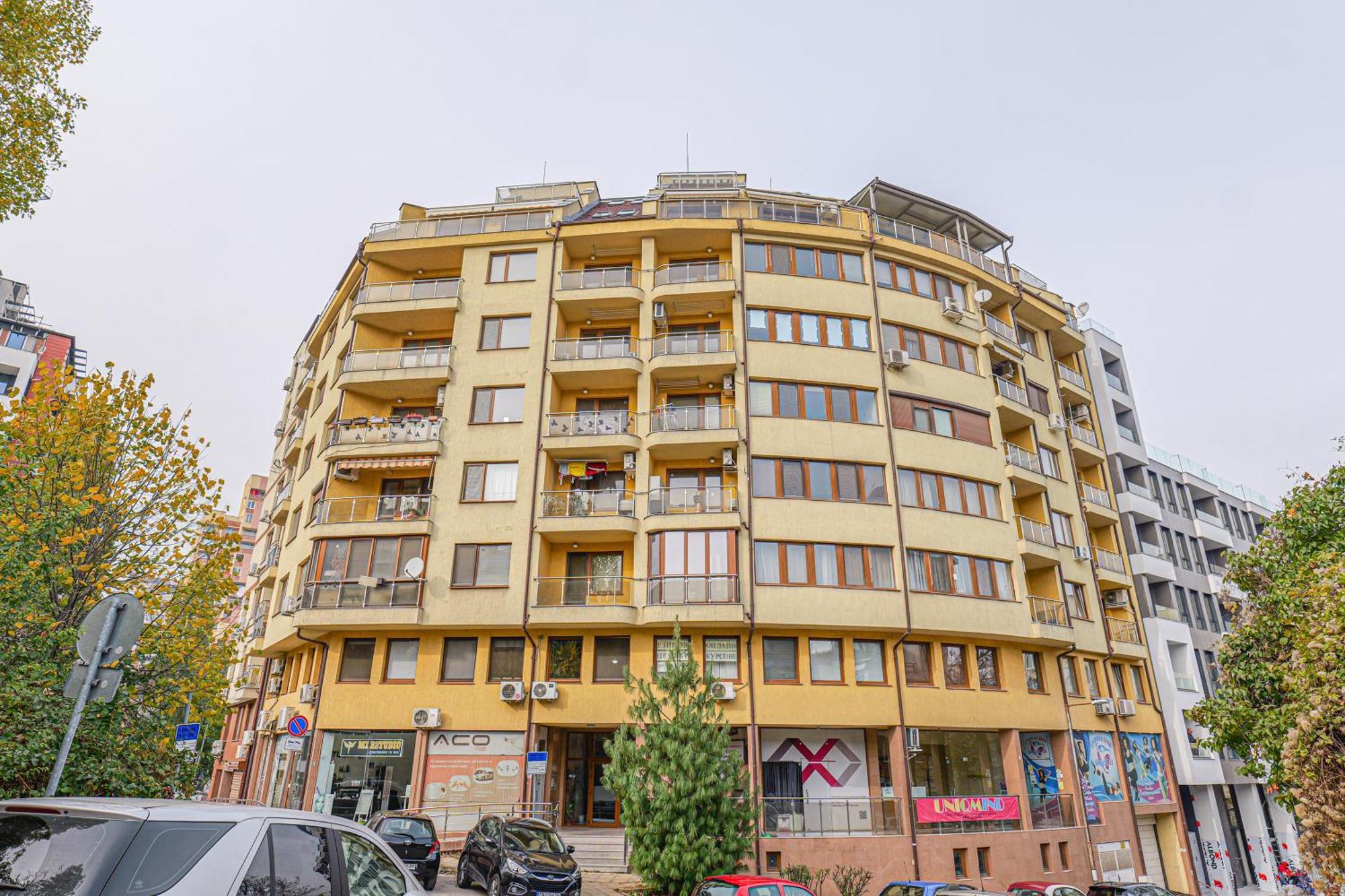 Panoramic Terrace View In Center